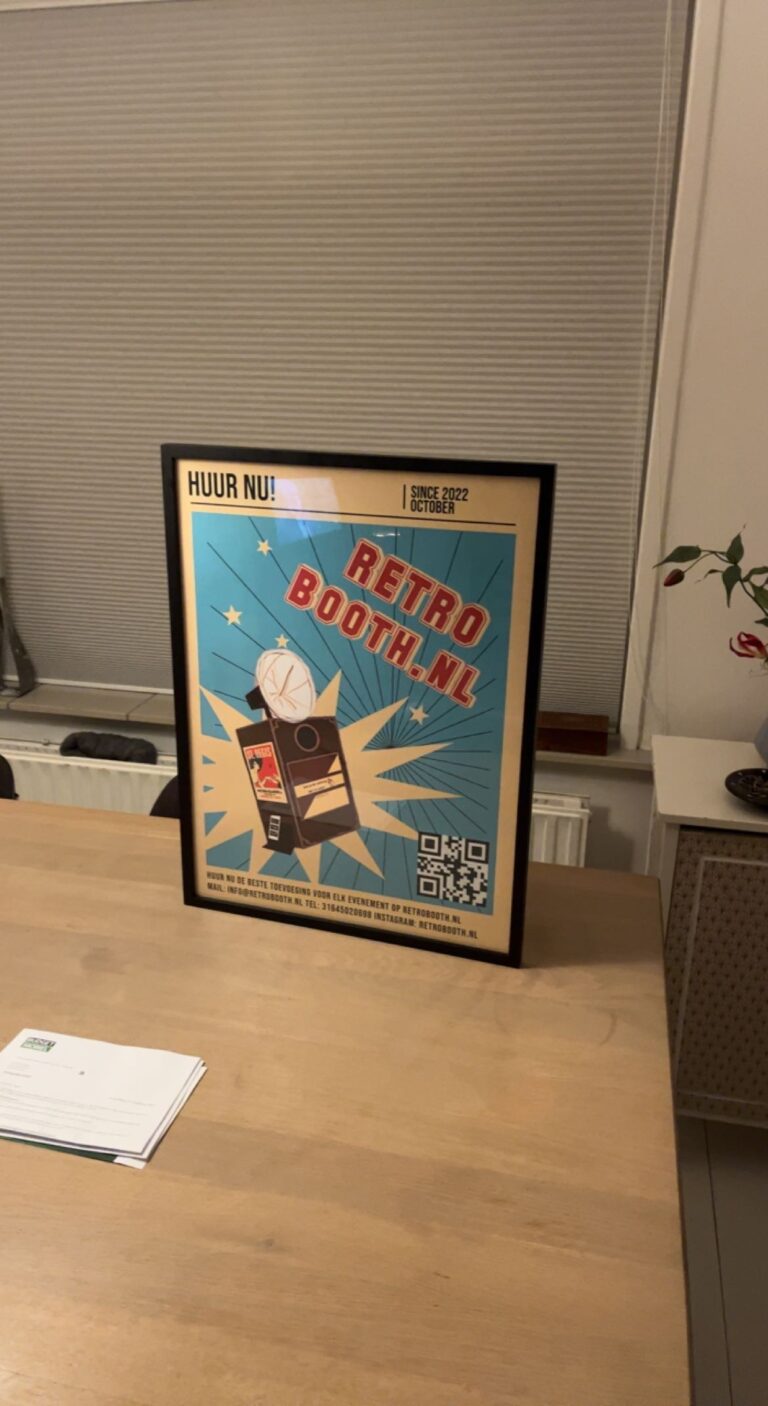 De RetroBooth met poster
